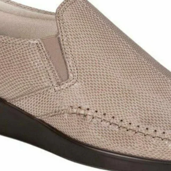 SAS Women's NWOT Tan Loafers - Picture 2 of 10